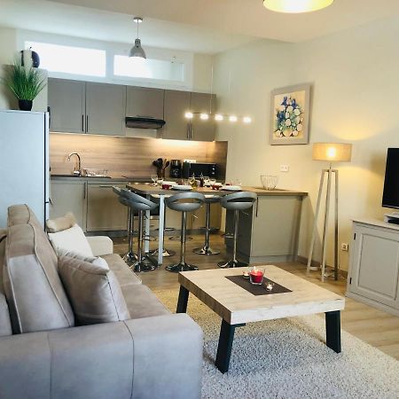 Les Volets Rouges Apartment Кавайон Екстериор снимка