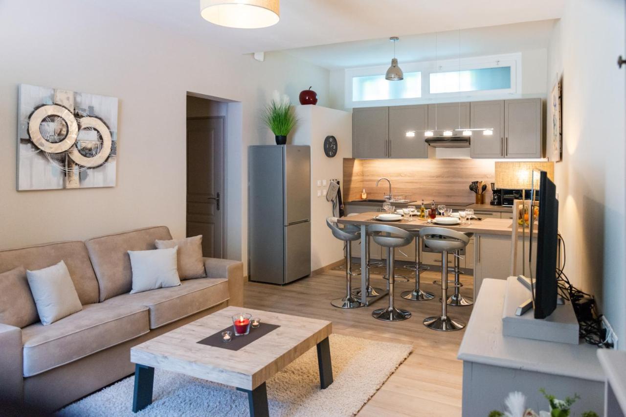 Les Volets Rouges Apartment Кавайон Екстериор снимка