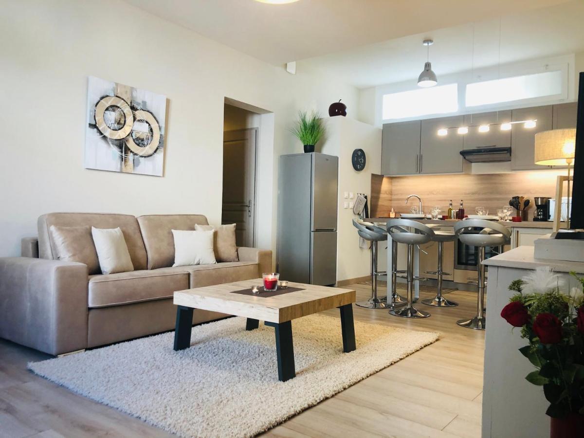Les Volets Rouges Apartment Кавайон Екстериор снимка