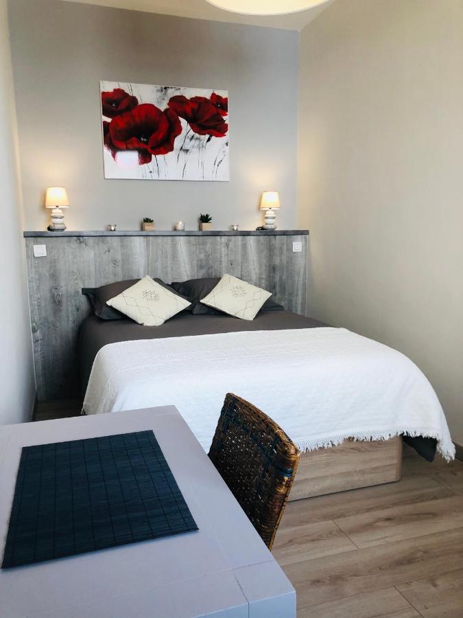 Les Volets Rouges Apartment Кавайон Екстериор снимка