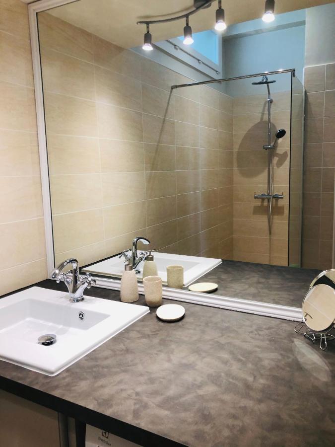 Les Volets Rouges Apartment Кавайон Екстериор снимка