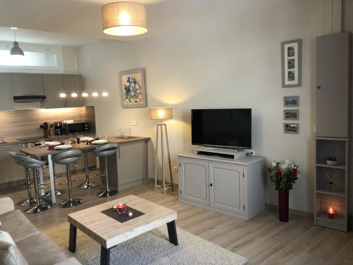 Les Volets Rouges Apartment Кавайон Екстериор снимка