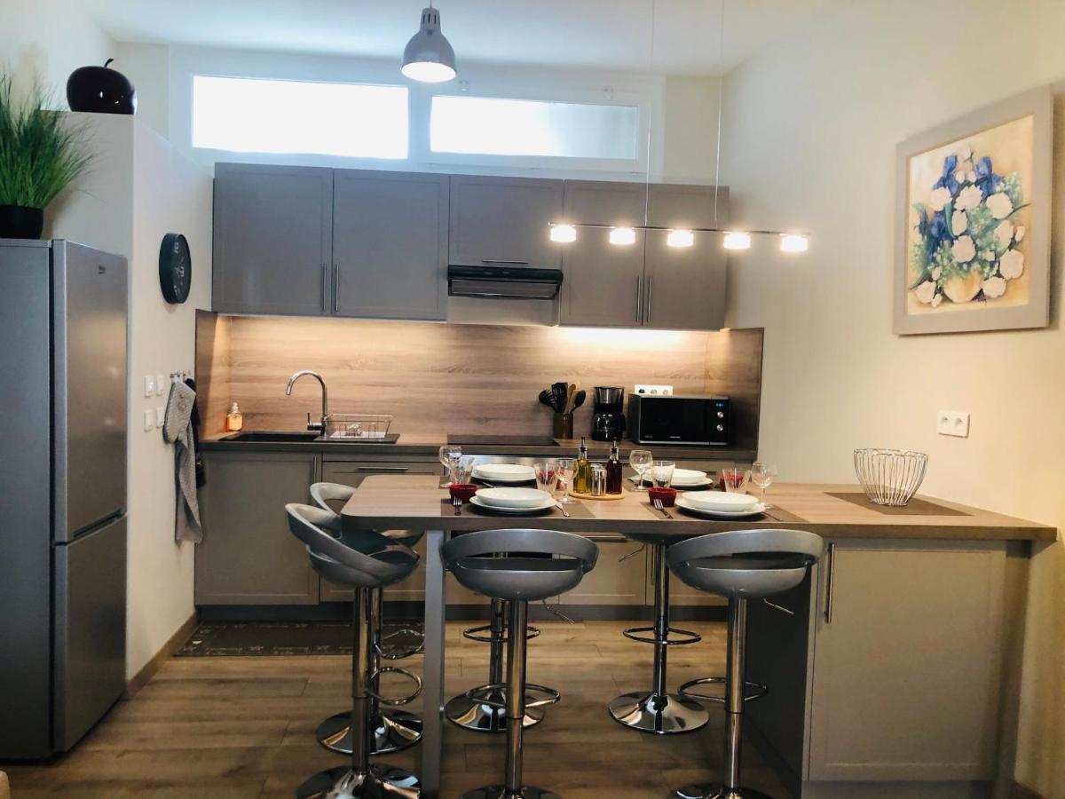 Les Volets Rouges Apartment Кавайон Екстериор снимка