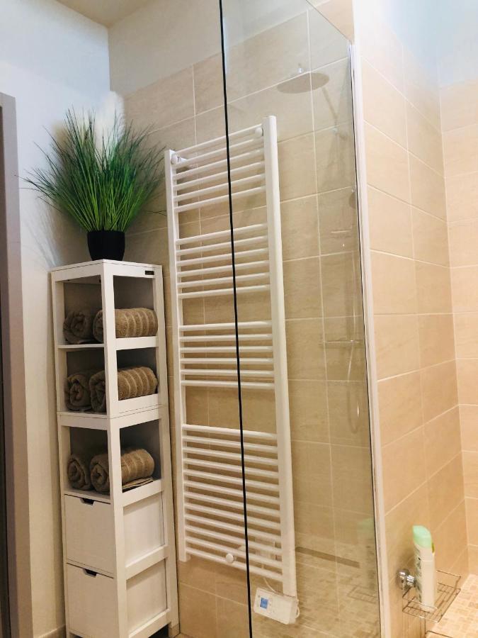 Les Volets Rouges Apartment Кавайон Екстериор снимка