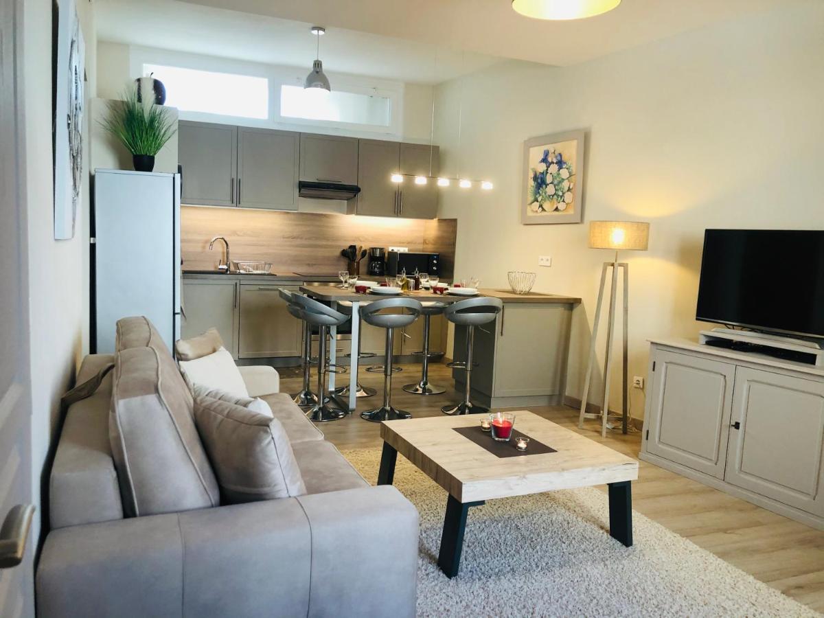 Les Volets Rouges Apartment Кавайон Екстериор снимка